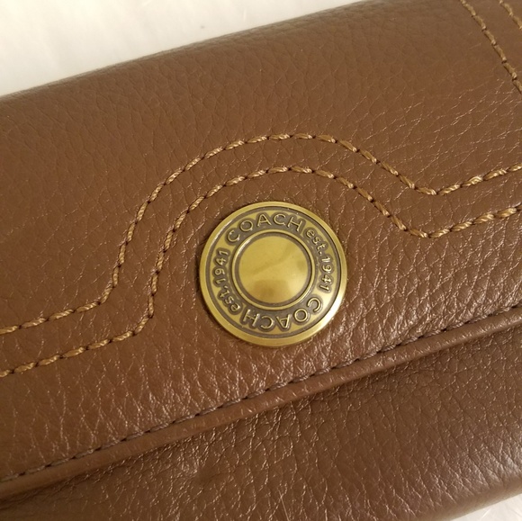 💯 Authentic Coach Keychain Wallet - Picture 2 of 5